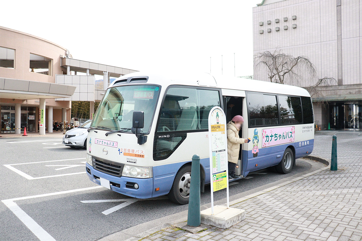 みつばコミュニティ、大阪府河南町にてコミュニティバス運行開始 送迎バス・ドライバー委託｜みつばモビリティ